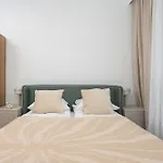 Shortstaypoland Jagiellonska Premium P6 *