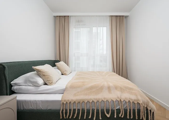 Shortstaypoland Jagiellonska Premium P6 *