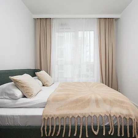 Shortstaypoland Jagiellonska Premium P6 *