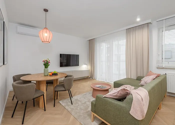 Shortstaypoland Jagiellonska Premium P6 *