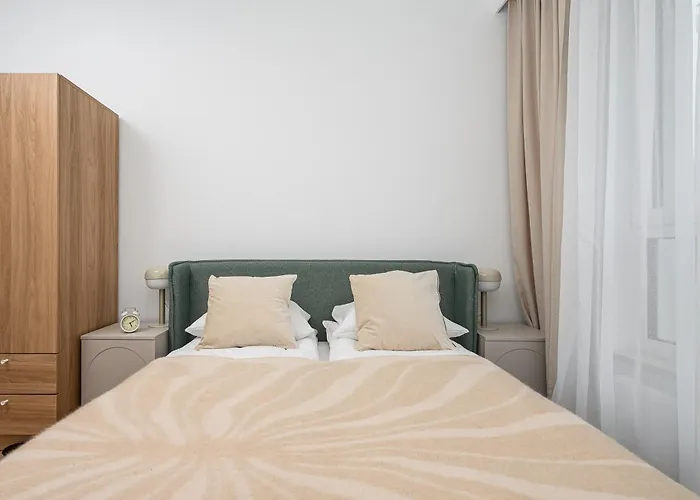 Shortstaypoland Jagiellonska Premium P6 *